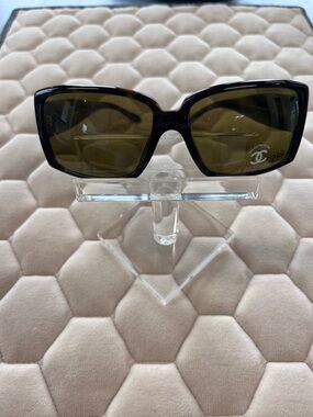 Authentic Chanel  Oversized Square Sunglasses in dark tortoise and faux horn